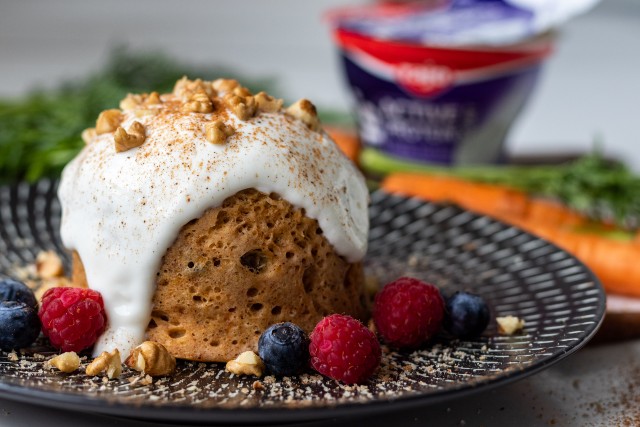 Mrkvový Active Protein koláč v hrnčeku